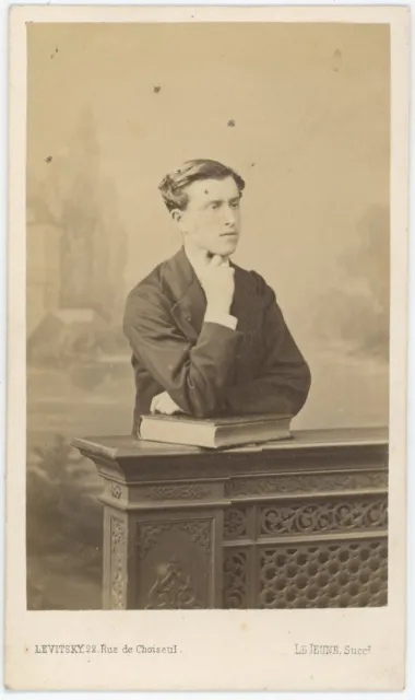 CDV circa 1865. Jeune homme, noblesse parisienne à identifier par Levitsky.