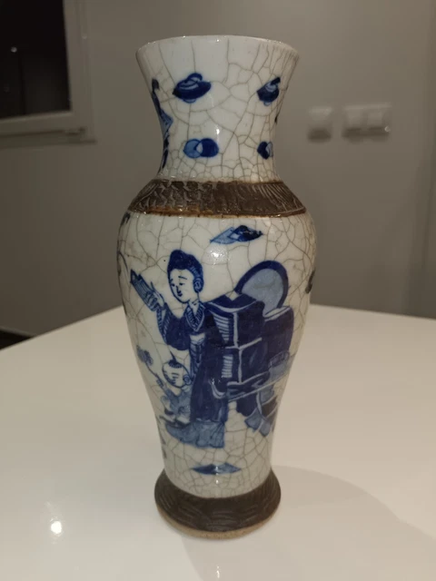 Vase En Faïence Bleu Et Blanc - Style Chinois Delft, Motifs Fleurs Et Feuillages