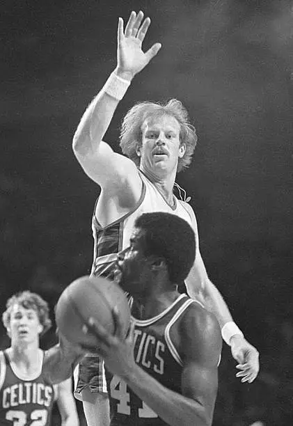 Kent Benson Of The Milwaukee Bucks In A Game 1970s Old Basketball Photo