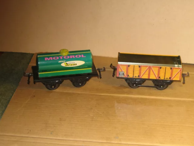 HORNBY  HACHETTE   ech  O     2  WAGONS