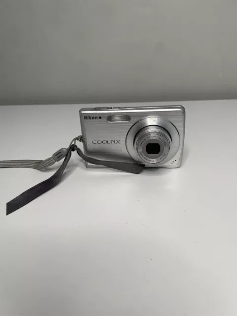 Nikon Coolpix S200 | Broken Lens | Silver