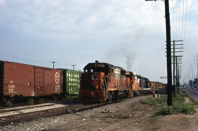 Original Slide IC Illinois Central GP40 #3050+2 w/Train - Jackson MS 1979