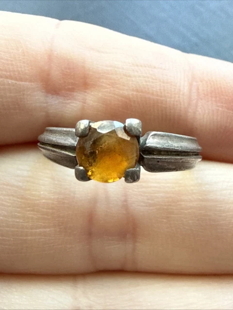 BELLE ANCIENNE BAGUE FEMME EN FORME DE CROIX