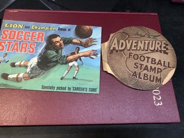 Fleetway - Löwe & Champion Fussballstars + Thomson Abenteuer Fussball Briefmarkenalbum