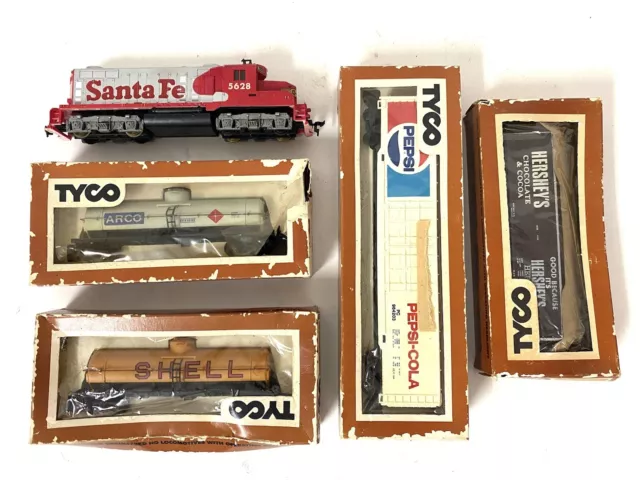 Tyco L 5628 Santa Fe Locomotive Diesel Engine HO Scale Train + MORE (Lot of 5)