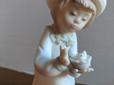 Lladro Daisa Golden Memories Figurine Sitting  Box 1991 Girl Bird Basket A1