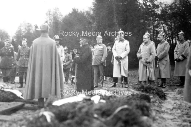 fxc-30 WWI, POW, British officers Funeral with Germans. Photo