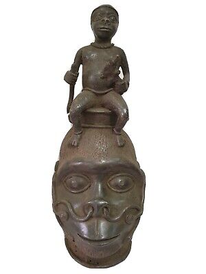 Cabeza ""Osun"" de bronce antiguo de Benín. Doctor brujo sentado. Raro. Oxidado.  Nigeria.