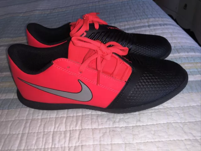 “NEW” With Out Tags Size: 6 Youth- Nike Phantom Venom Indoor Soccer 3