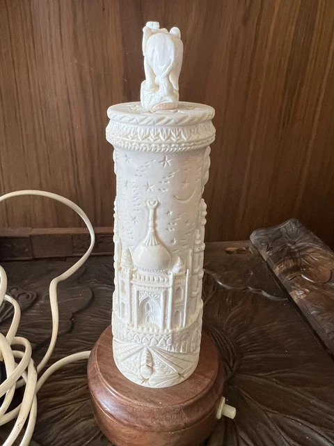 Vintage Asian Hand Carved Boudoir Lamp￼