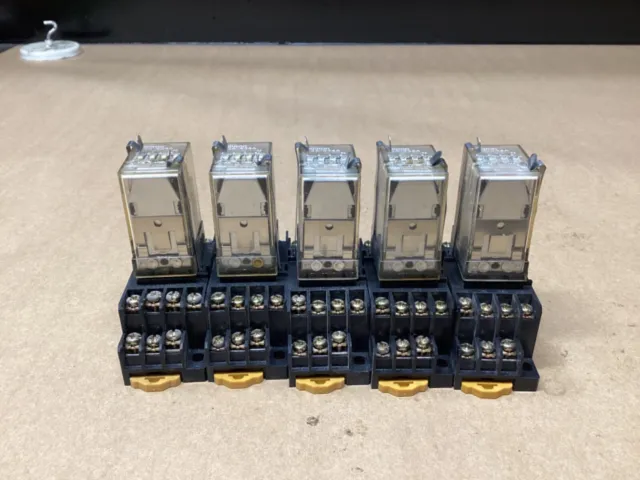 Lot of 5 OMRON G2A-434A RELAY AND BASE #130F23