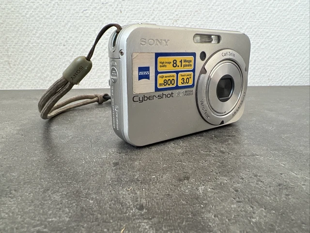 Sony Cyber-shot DSC-N1 8.1MP Digital Camera - Silver Non Teste Sans Chargeur