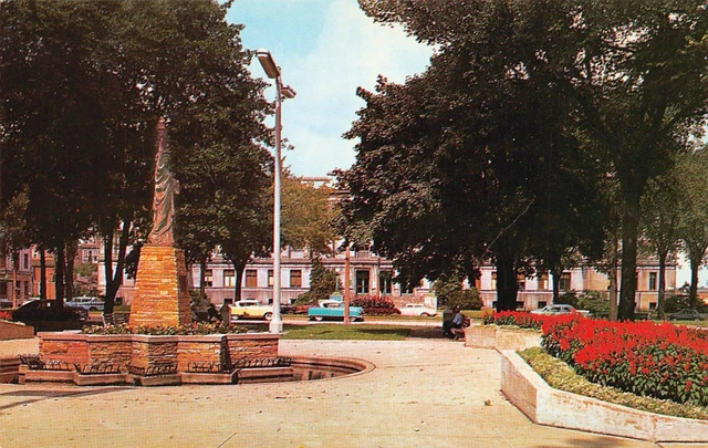 Kenosha WI Wisconsin Civic Center Park Boy Scouts Monument Vtg Postcard B21