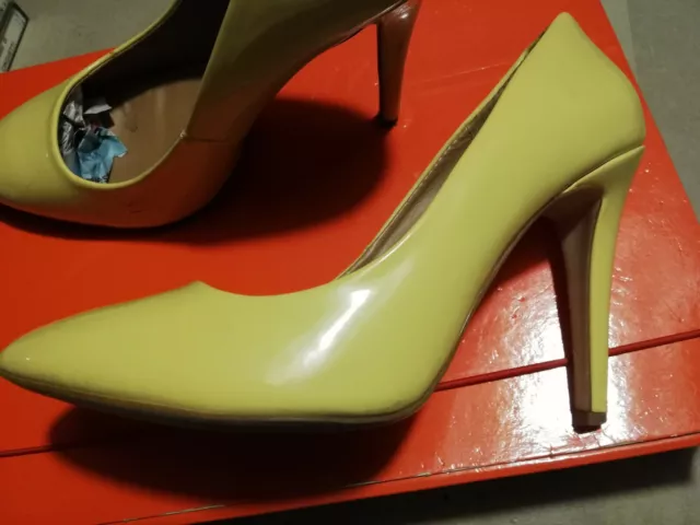 ZARA SCARPE DONNA con tacco 10 colore Crema lucido o Giallo canarino n.39 EUR 18 00 PicClick IT