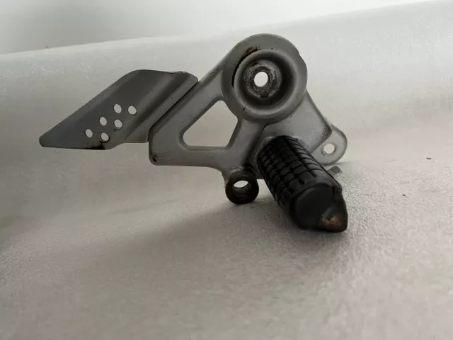 honda cbf 125 cbf125 right side foot peg & hanger 2008 - 2012