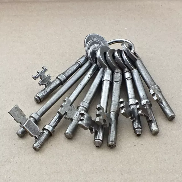 Vintage Keys on a Ring - Job Lot P