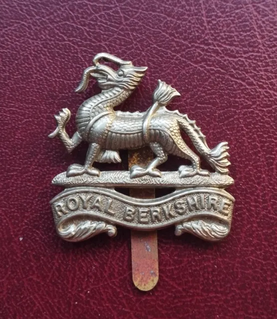 Royal Berkshire Regiment Military Uniform Cap Badge Ref 379/N