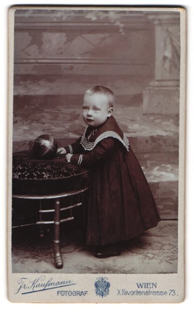 Fotografie Franz Kaufmann, Wien, Favoritenstr. 73, Kleines Kind im Matrosenklei