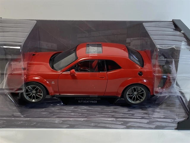 Dodge Challenger R/T Widebody Rouge 1:18 Echelle Solido 1805702