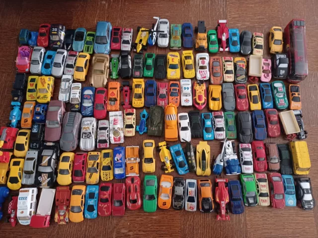 Gros lot de 133 voiture miniature formule 1 hélicoptère porsche taxi camion