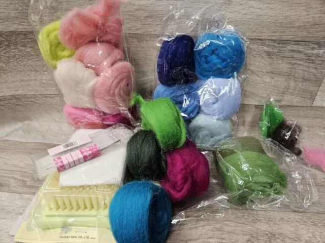 Wool Felting Joblot: Wool, Needles, Felting Mat - CG C04