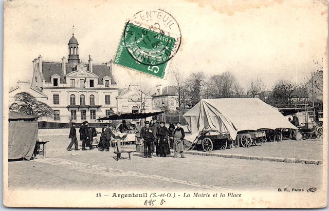 95 ARGENTEUIL - la mairie et la place.
