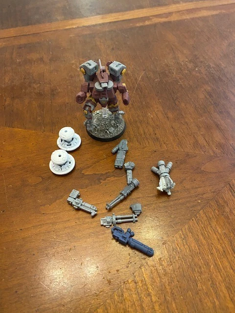 Tau Crisis Suit Commander assembled and Painted