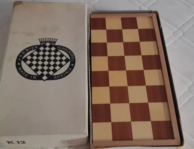 schönes altes Schachspiel Holz Intarsienarbeit