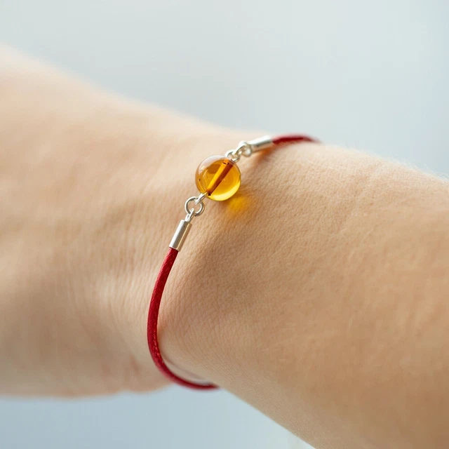 Bracelet cordon rouge avec perle d'ambre naturel de la Baltique en argent...