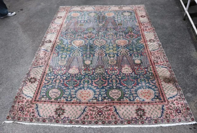 Aussergewöhnlicher handgeknüpfter Orient Teppich in rosa, blau und gelb