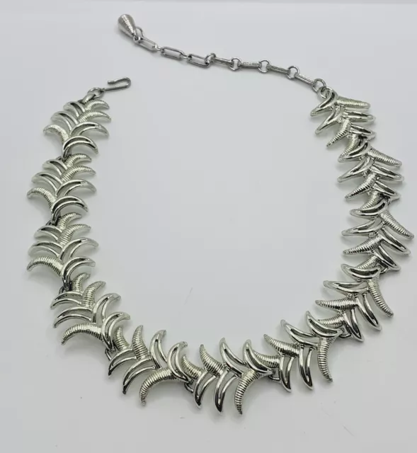 Vintage CORO Pegasus Des Pat Pending...Silver Tone Leaves Design Panels Necklace