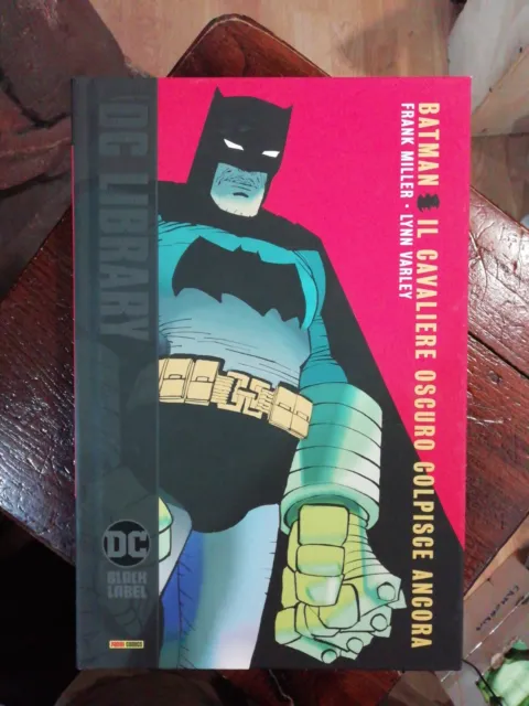 Fumetto Batman il Cavaliere Oscuro colpisce ancora - DC Black Label Frank Miller