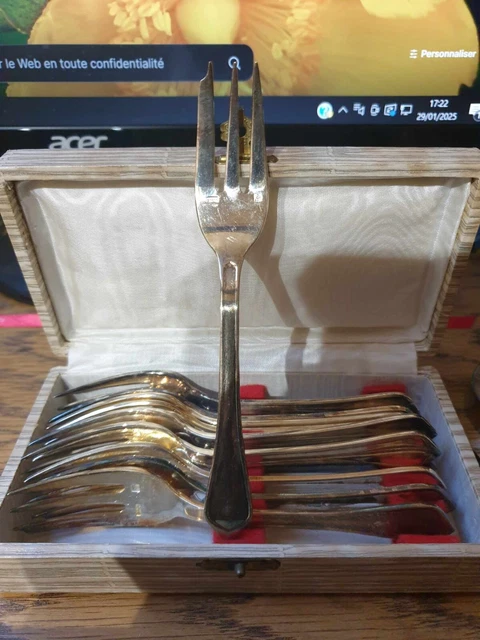 12 Fourchettes à Dessert Orfèvre Frionnet - Modèle Coquille Métal Argenté