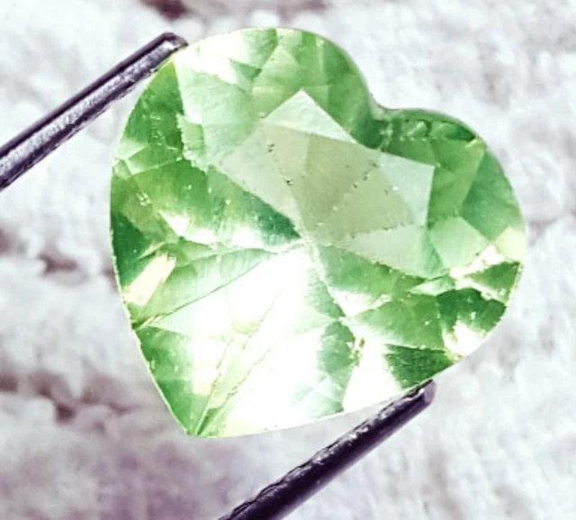 Loose Gemstone NATURAL Green Peridot Heart Cut 4.15 Ct CERTIFIED With Free Gift