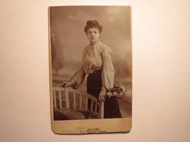 stehende junge Frau - Kulisse - 1905 / CDV Sigmund Bing Wien