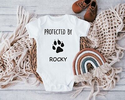 Cuscino personalizzato protetto da ""nome cane"", baby grow personalizzato, amante del cane