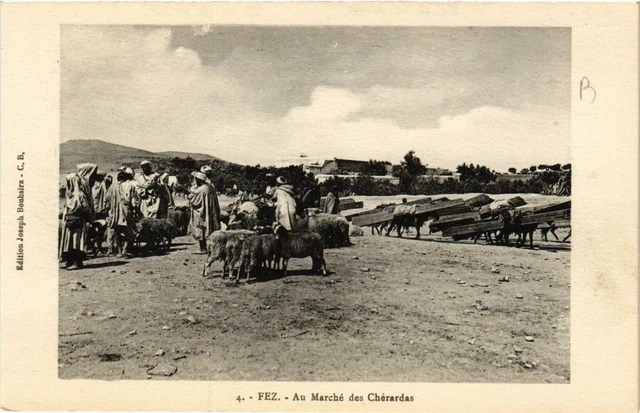 CPA AK FEZ Au Marché des Chérardas MAROC (689624)