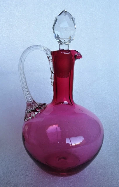 jolie carafe en verre soufflé de couleur rouge 19ème