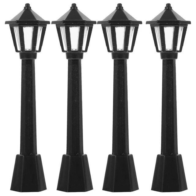 Lampadaire Miniature LED Pour Maison De Poupée – Échelle 1/12 – Noir Métal Et Verre Avec Interrupteur