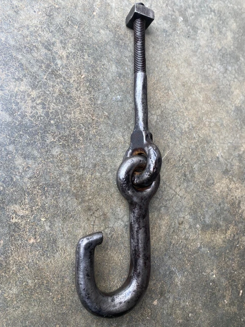 MOUCHETTE ANNEAU ,ANCIEN tire boeuf en fer forgé rivet maté très très