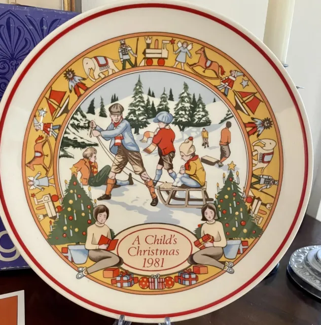 Boxed Vintage Wedgwood Ceramic 'A Child's Christmas' 1981 Collector Plate.