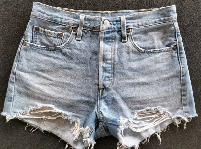 Gr. W28 36/38 LEVI'S Jeans-Shorts kurze Jeans Hose Hotpants Fransen neuwertig