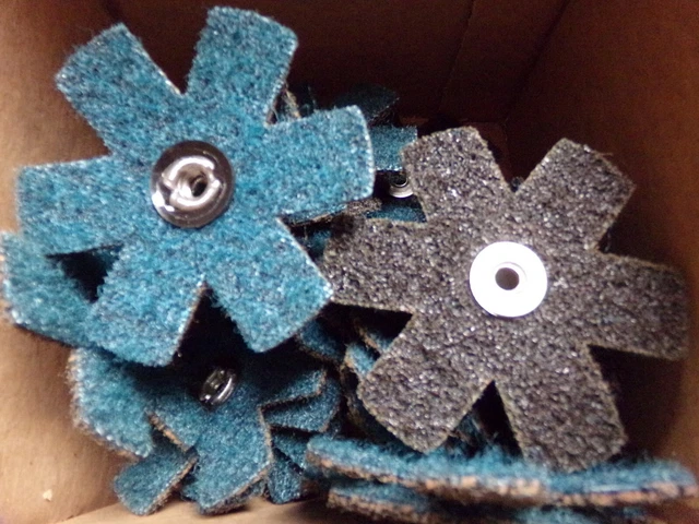 (25) Standard Abrasives 724604 Surface Conditioning Star 3" x 1/4-20 VFN