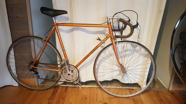 Vieux vélo de course 2025