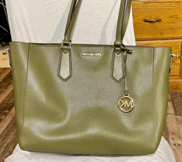 Auth Michael Kors Kimberly Pebbled Green Leather Tote Bag W/Matching Zip Pouch