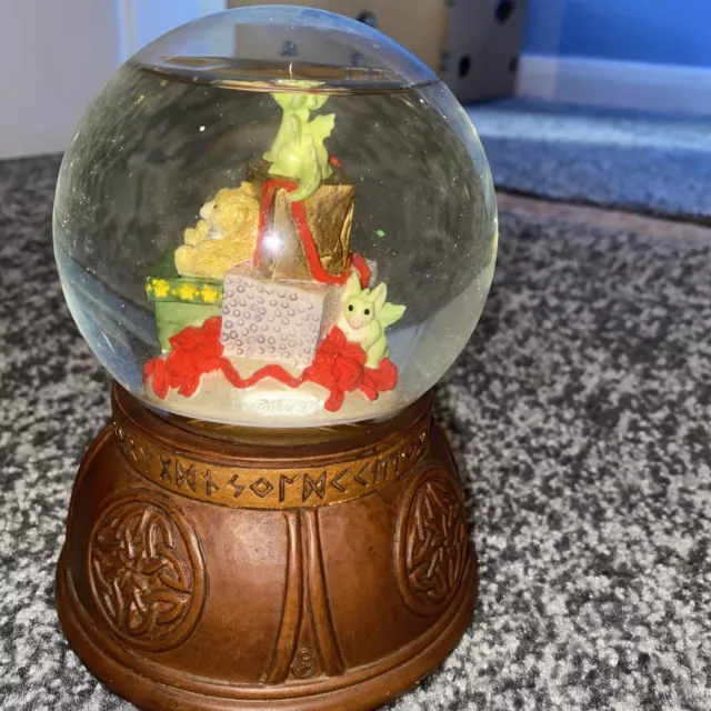 whimsical world of pocket dragons Musical Water Globe ‘PRESENTS’ 3