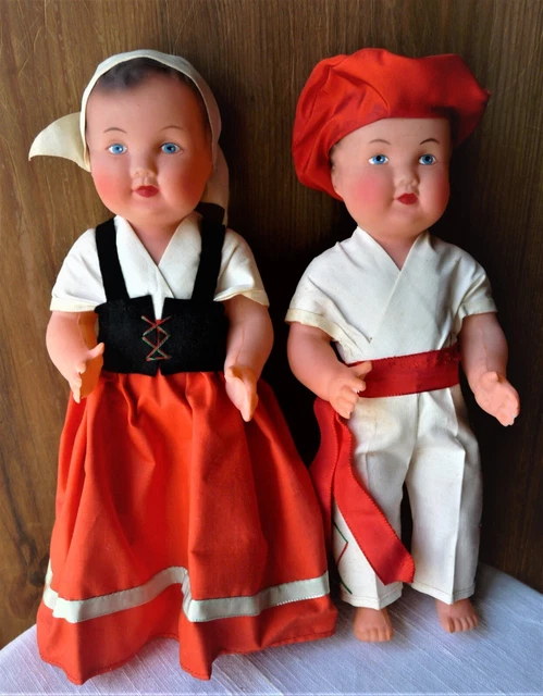 Couple de poupées folkloriques bretonnes, tête en biscuit, b