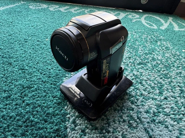 SANYO XACTI DMX-HD1010 Full HD Digital Video Camera Compact