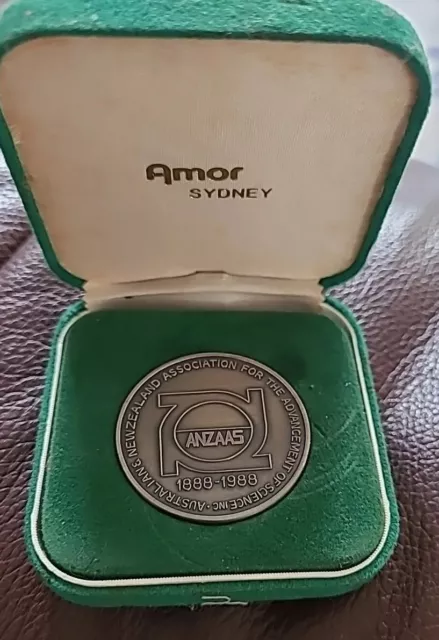 Medal 1988 ANZAAS 100th anniversary centenary congress Sydney 39mm medal by AMOR