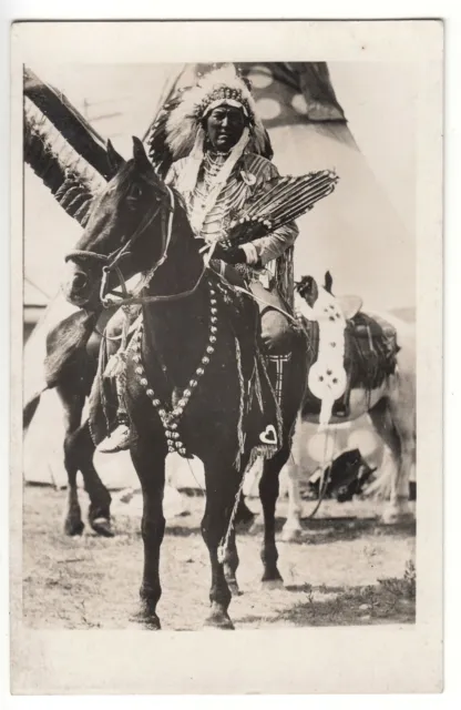 USA Indianer Häuptling American Indian Chief on horse Foto AK RPPC ~1920